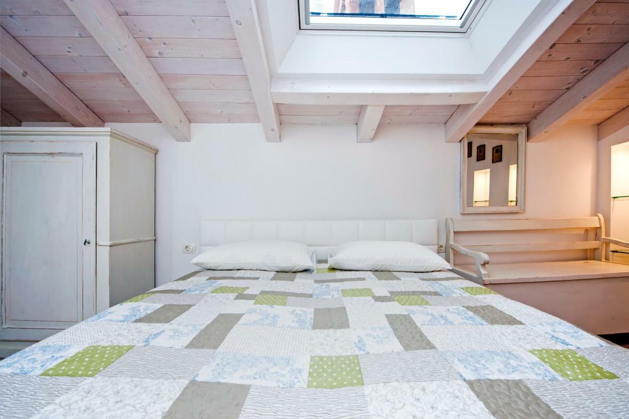 Apartment And Studio Ca' 3 Vie ロヴィニ エクステリア 写真