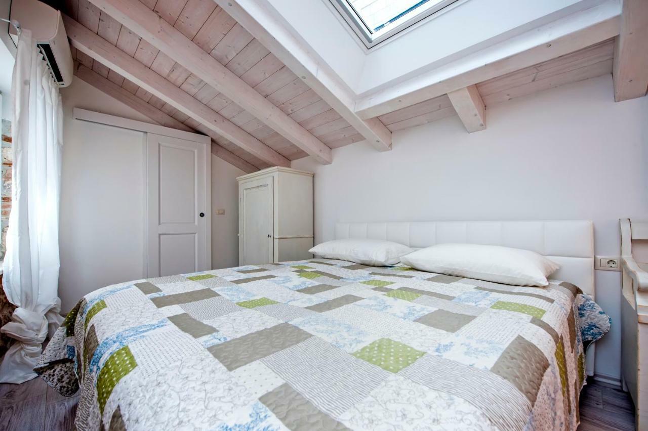 Apartment And Studio Ca' 3 Vie ロヴィニ エクステリア 写真