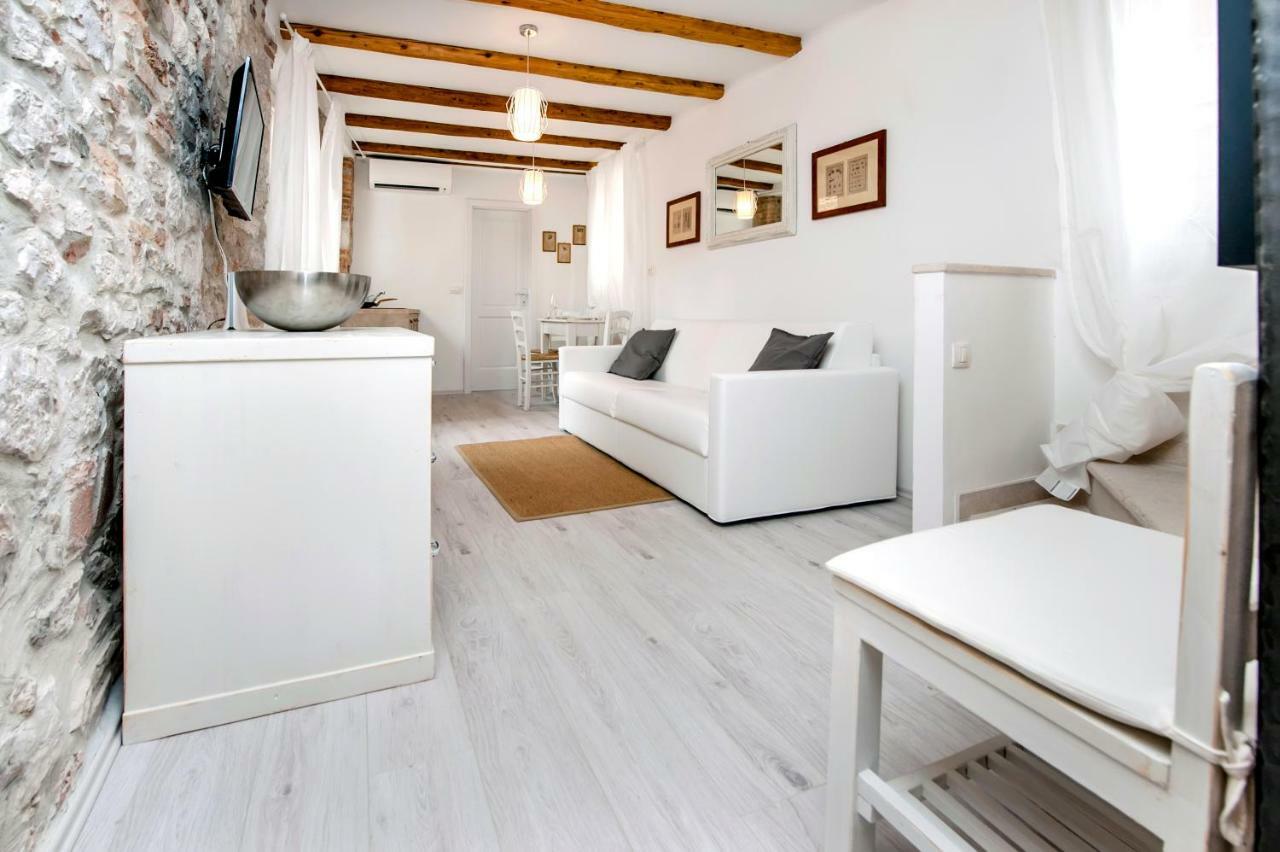 Apartment And Studio Ca' 3 Vie ロヴィニ エクステリア 写真