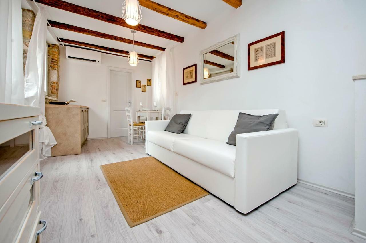 Apartment And Studio Ca' 3 Vie ロヴィニ エクステリア 写真